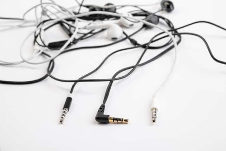 How do Tangle-Free Headphones Work? – Ear Rockers