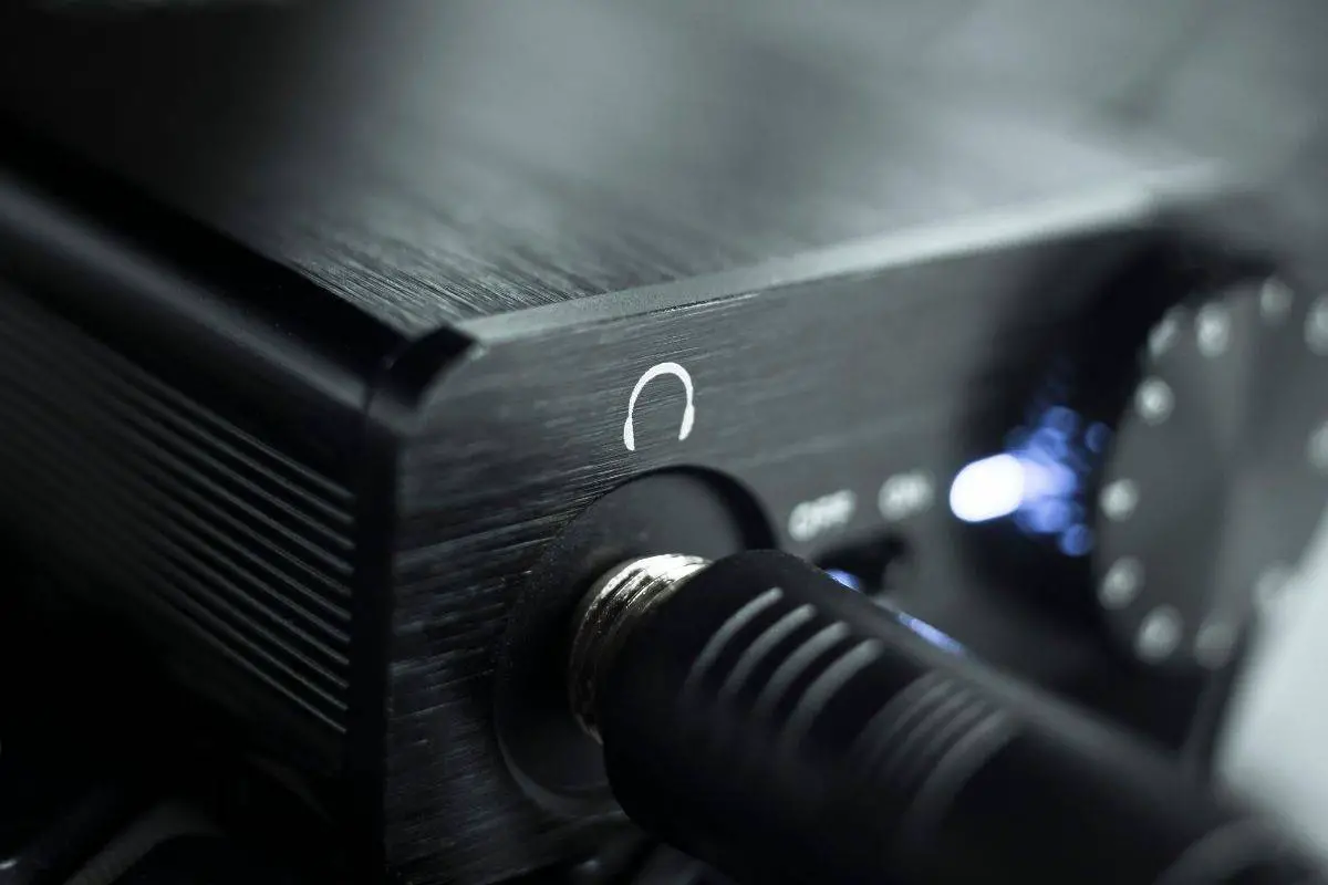 Amp vs DAC (What is the Difference?) Ear Rockers