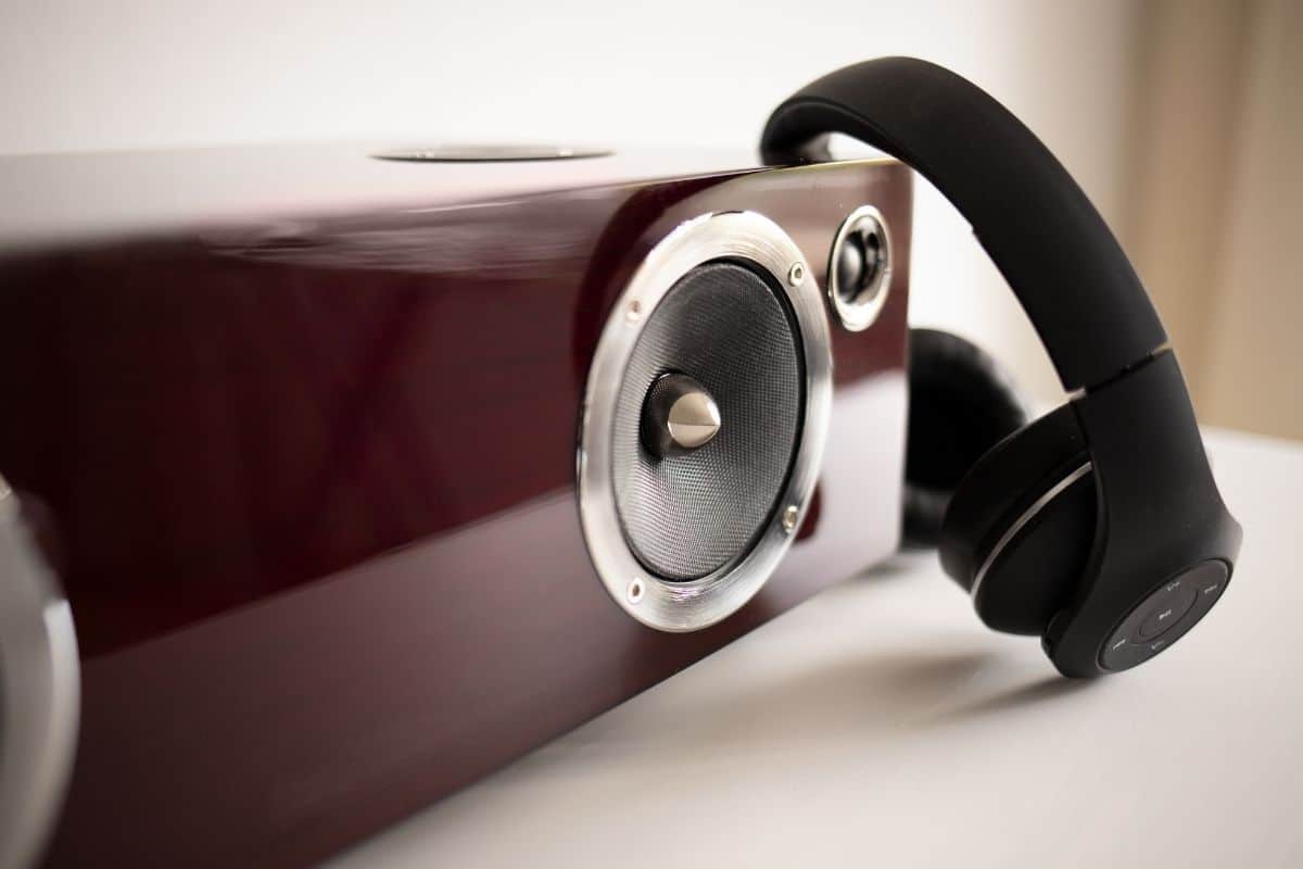 sound plays through headphones and speakers