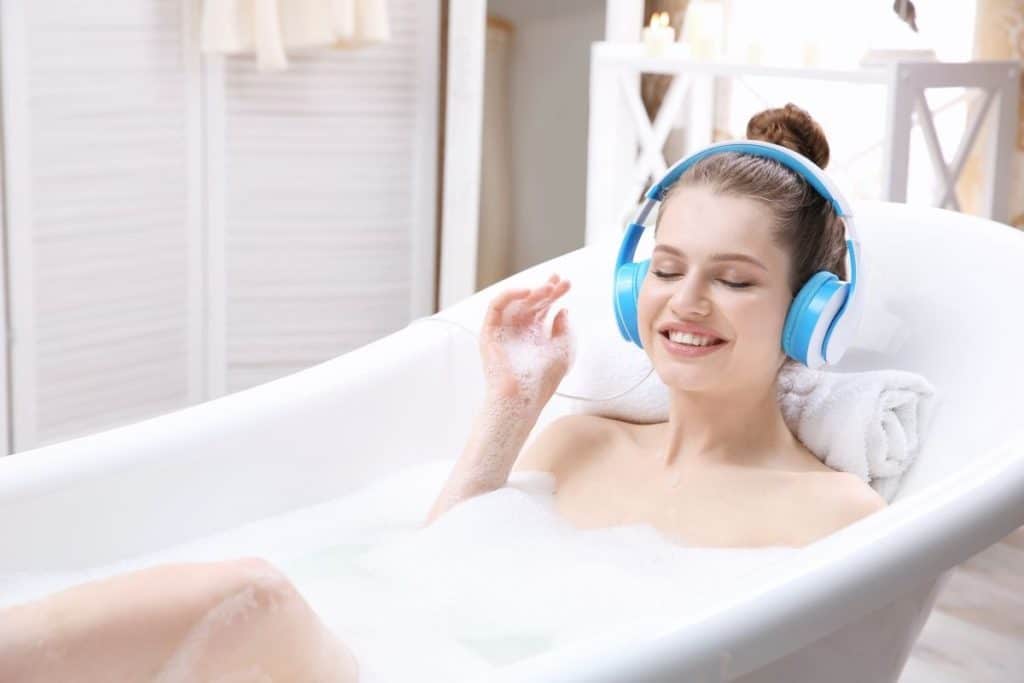 Can-You-Wear-Bluetooth-Headphones-in-the-Bath-1024x683.jpg