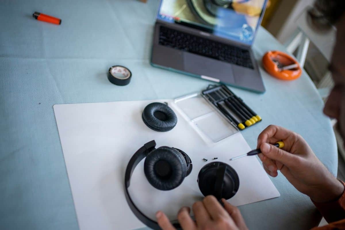 Headphones Stopped Working? 11 Possible Fixes Ear Rockers