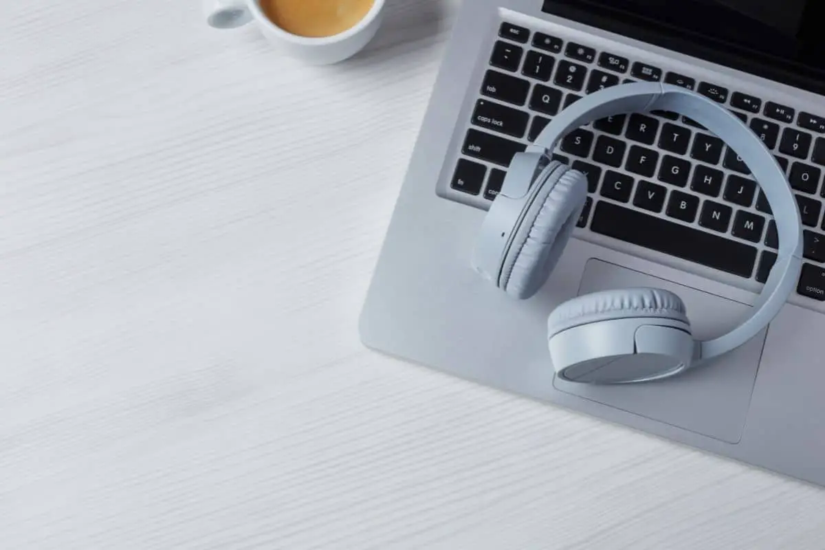 Wireless headphones on a mac