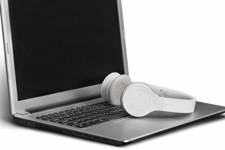 Can You Use Laptop Microphone With Headphones? (Step by step